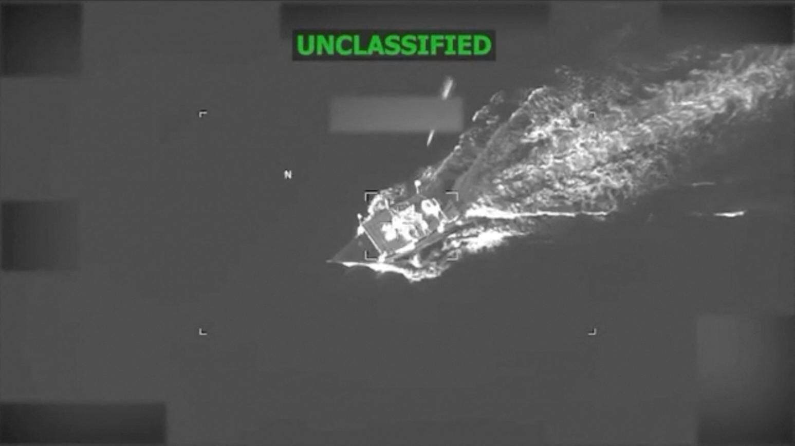 美軍在加勒比海對一艘疑似從事毒品走私的船隻發動攻擊。（圖／路透）