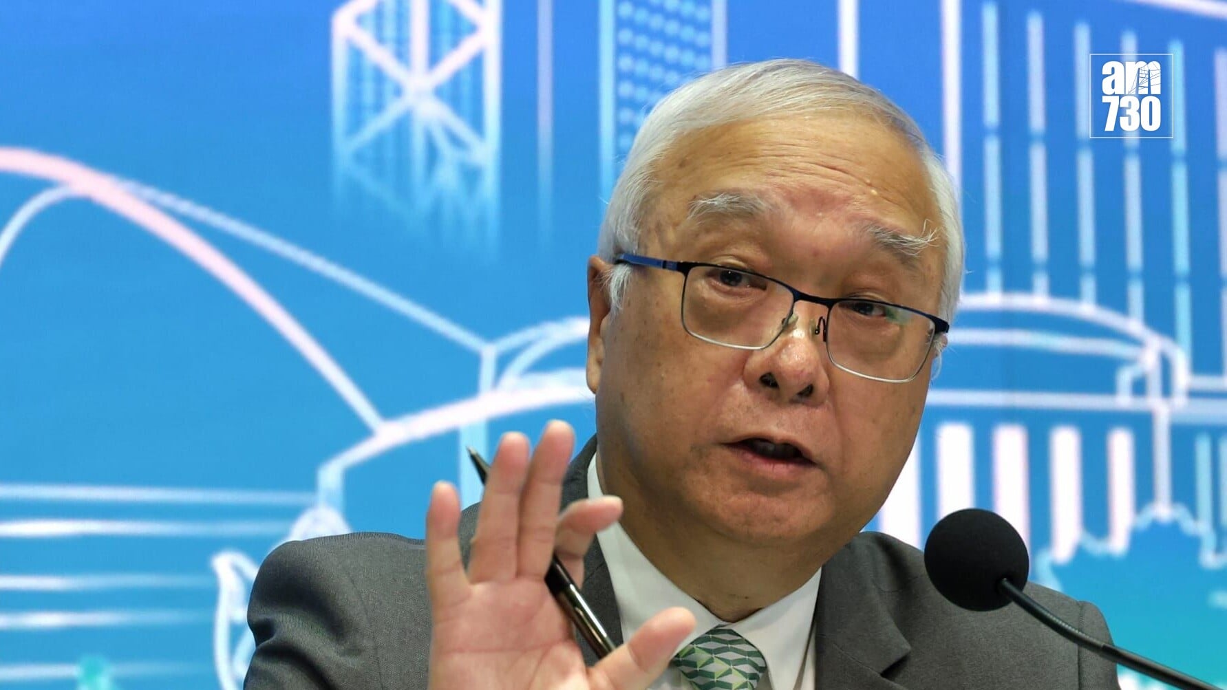 環境及生態局局長謝展寰表示對事件感到十分傷痛，政府會加強管理流浪狗，以減低風險。(周令知攝)