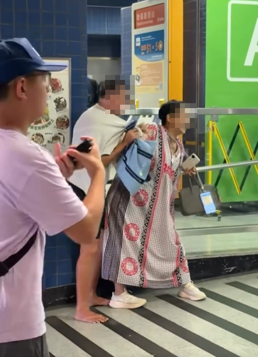 港鐵大圍站昨日有一對男女當眾拉扯(Threads)