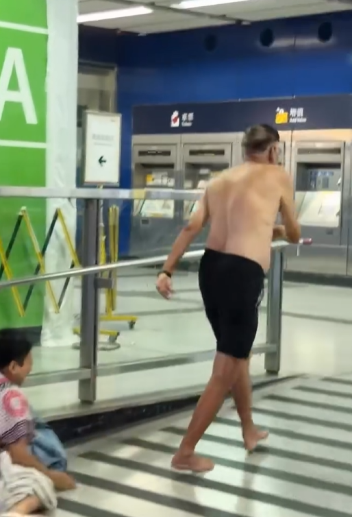 港鐵大圍站昨日有一對男女當眾拉扯(Threads)