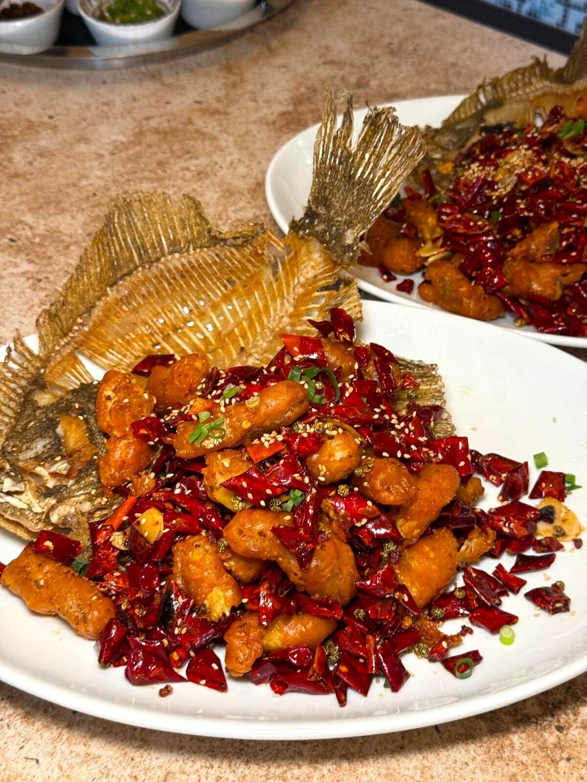 中國貴州七星乾辣椒熗鍋多寶魚。