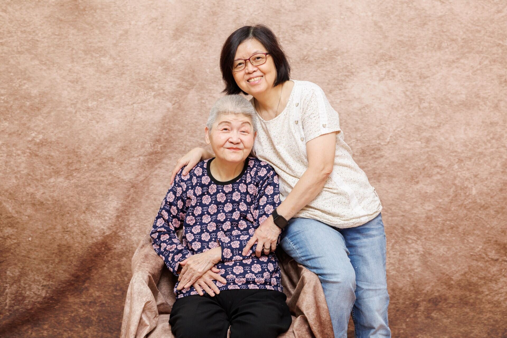 2b.Canon為鍾倩如婆婆及其妹妹拍攝家庭照,留下珍貴一刻。(2)