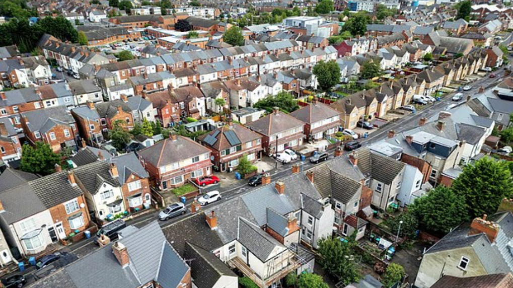 王子街(Princes Street)全街約42個住宅物業，居民估計至少15個已改作HMO或類似「劏房」的分間單位。