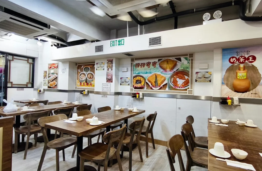 旺角花園街「銀津點心茶餐廳」於9月27日後結業。該店主打中式點心店與茶餐廳食品「Crossover 」,有傳統蝦餃燒賣點心,亦有流心西多士、蓮蓉西米焗布甸、樽仔奶茶等(網上圖片)