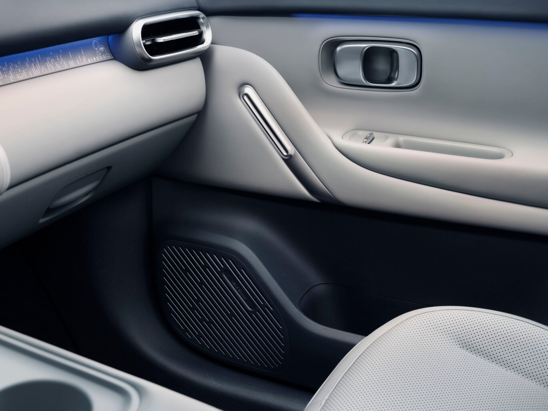 電動車|LEAPMOTOR B03X配備7.1聲道12揚聲器音響系統。