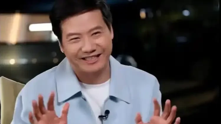 雷軍在社交媒體直播時澄清，不是個人投資宇樹科技。(新浪財經)
