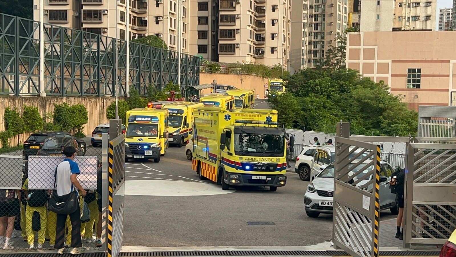 瑪利諾中學於斧山道運動場舉行運動會,懷疑有人在會場外擺檔派發可疑免費飲品給學生
