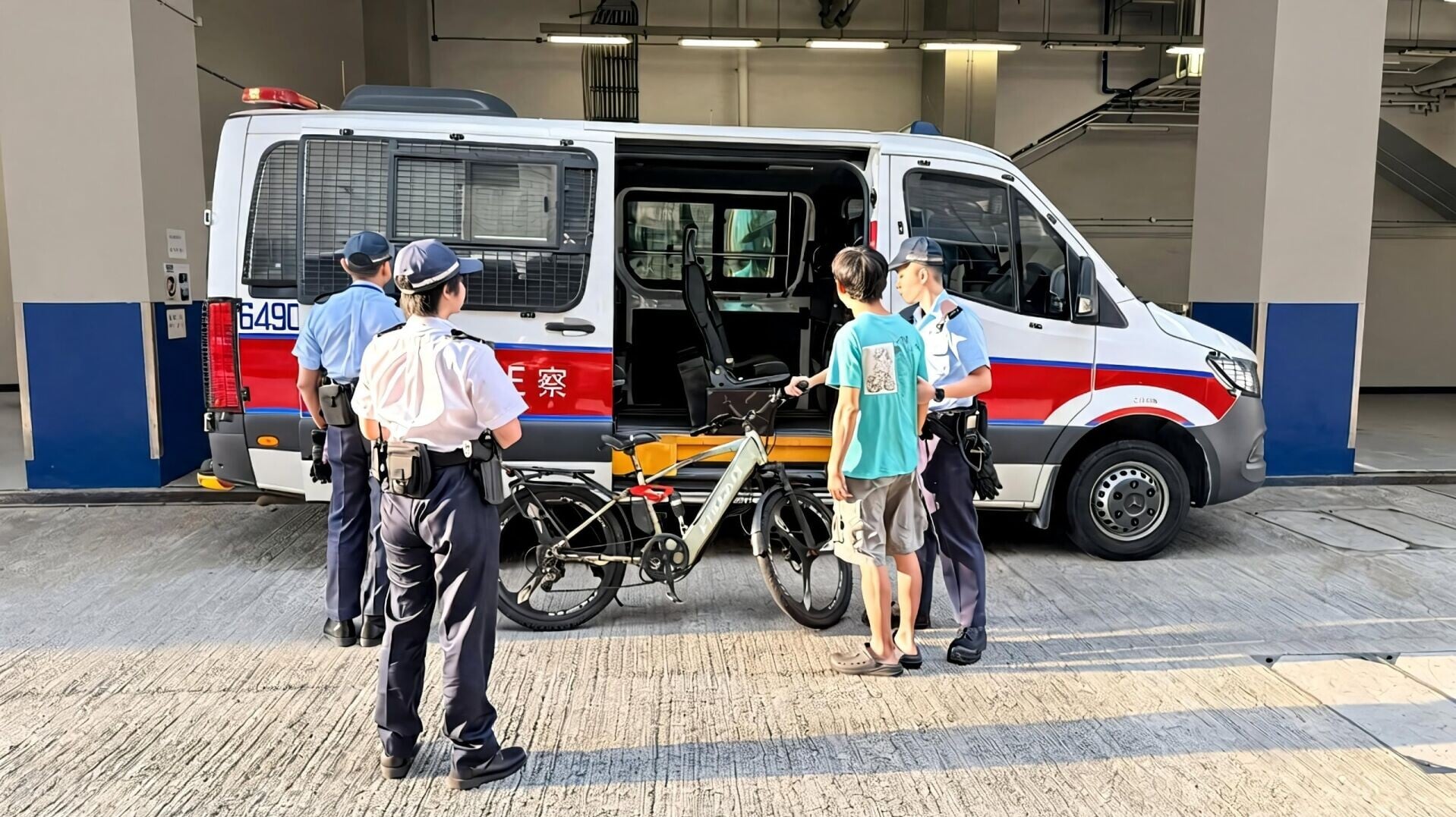 警油尖區打擊電動單車　非華裔及內地男被捕