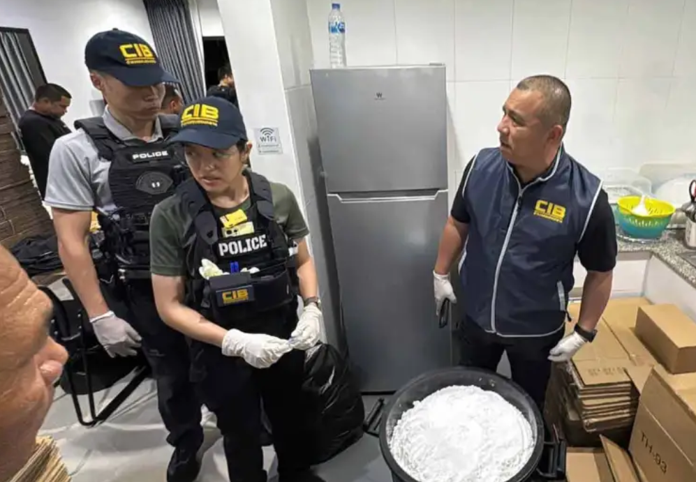 泰國警方在曼谷民武里區一處住宅內展開突襲行動,拘捕一名26歲香港男子,並查獲350公斤冰毒(網上圖片)