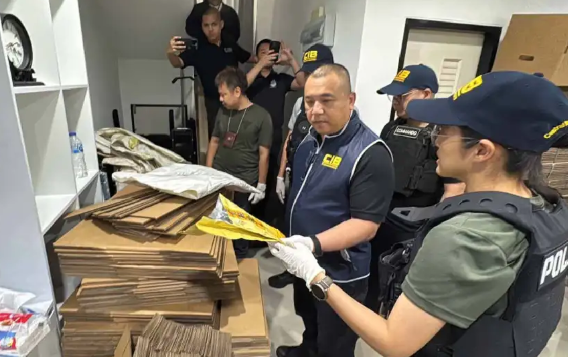 泰國警方在曼谷民武里區一處住宅內展開突襲行動,拘捕一名26歲香港男子,並查獲350公斤冰毒(網上圖片)