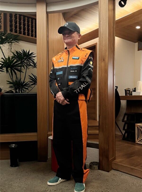 楊濤指馬雲深度參與服裝設計過程,不但每晚關注進度及提供意見,還負責試穿制服和測試布料。(X)