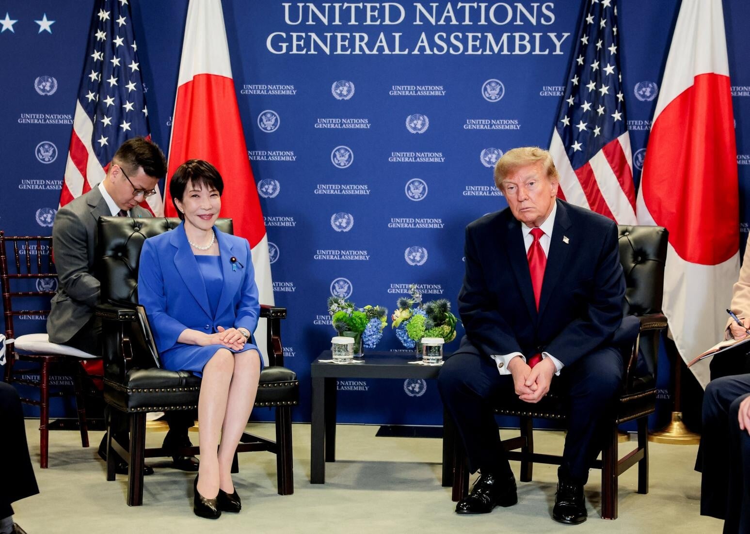 美國總統特朗普（右）22日在紐約舉行的第81屆聯合國大會期間，與日本首相高市早苗（左）舉行雙邊會晤。（圖／路透社）