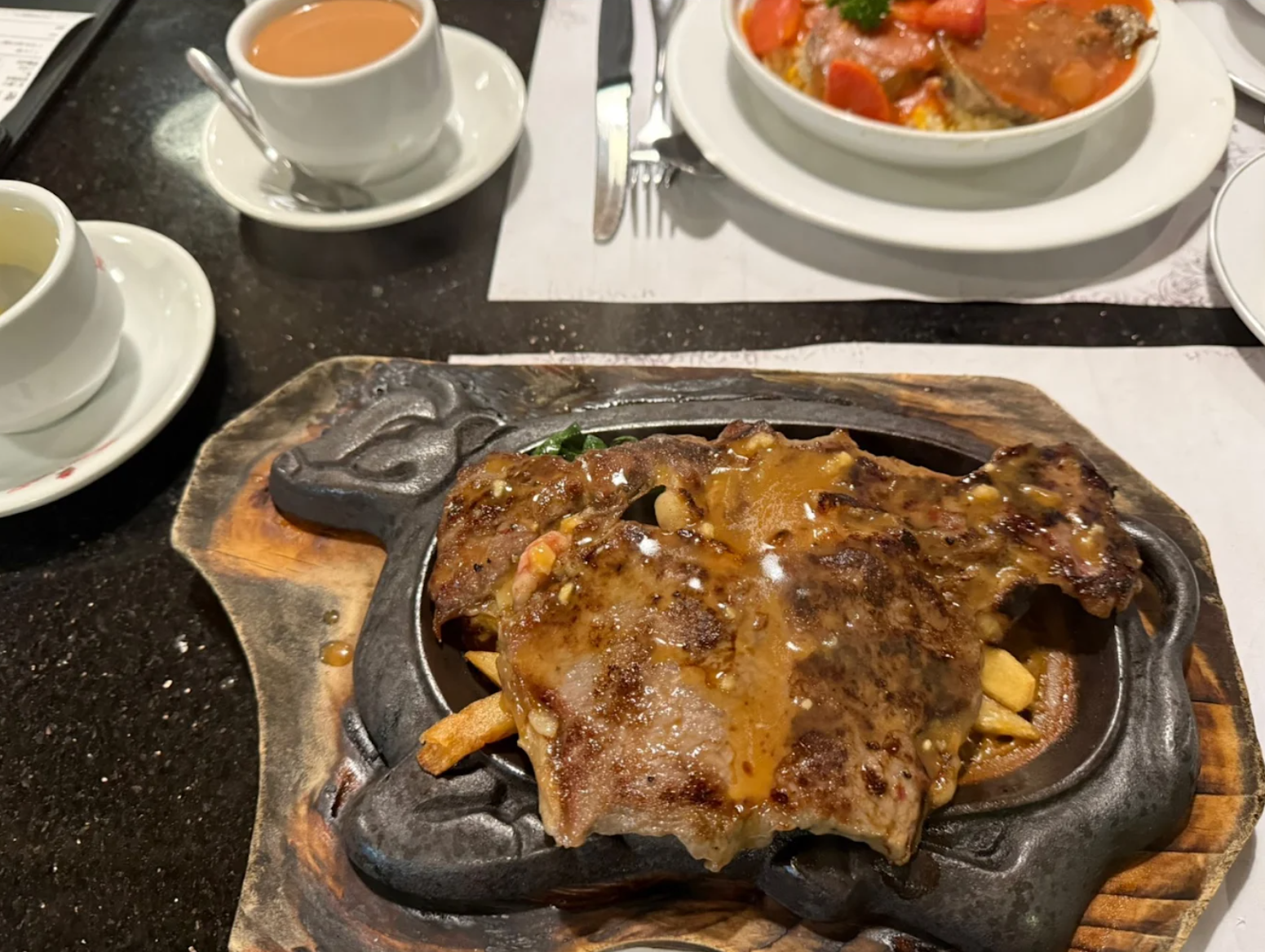 花園餐廳銅鑼灣金百利分店暫停營業。(網上圖片/資料圖片)
