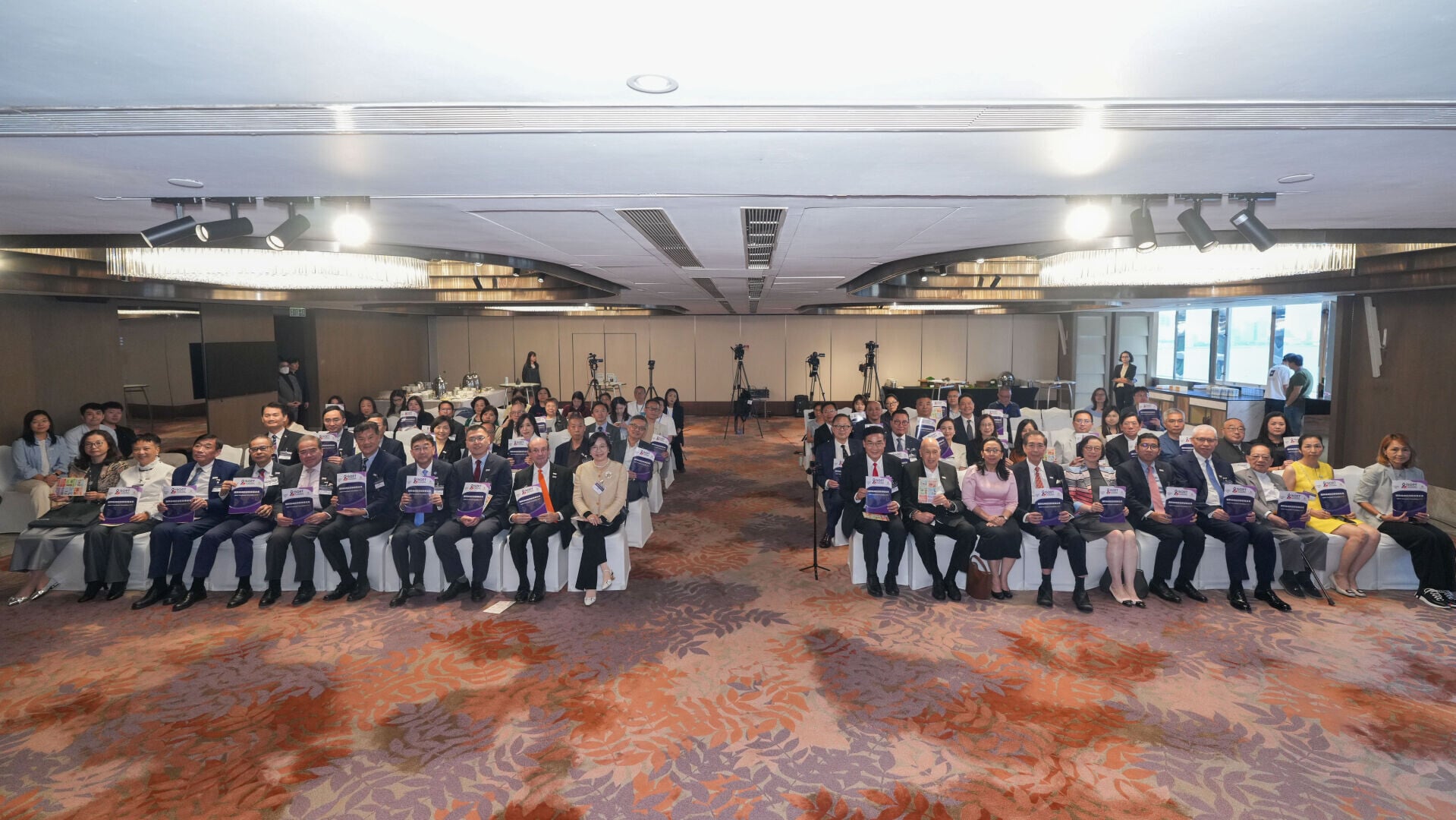 國際癌病防控慈善基金會(ICF)匯聚50多名理事委員會成員,他們來自中港兩地及國際醫療、政界、商界及社會各界關注癌病防治人士。