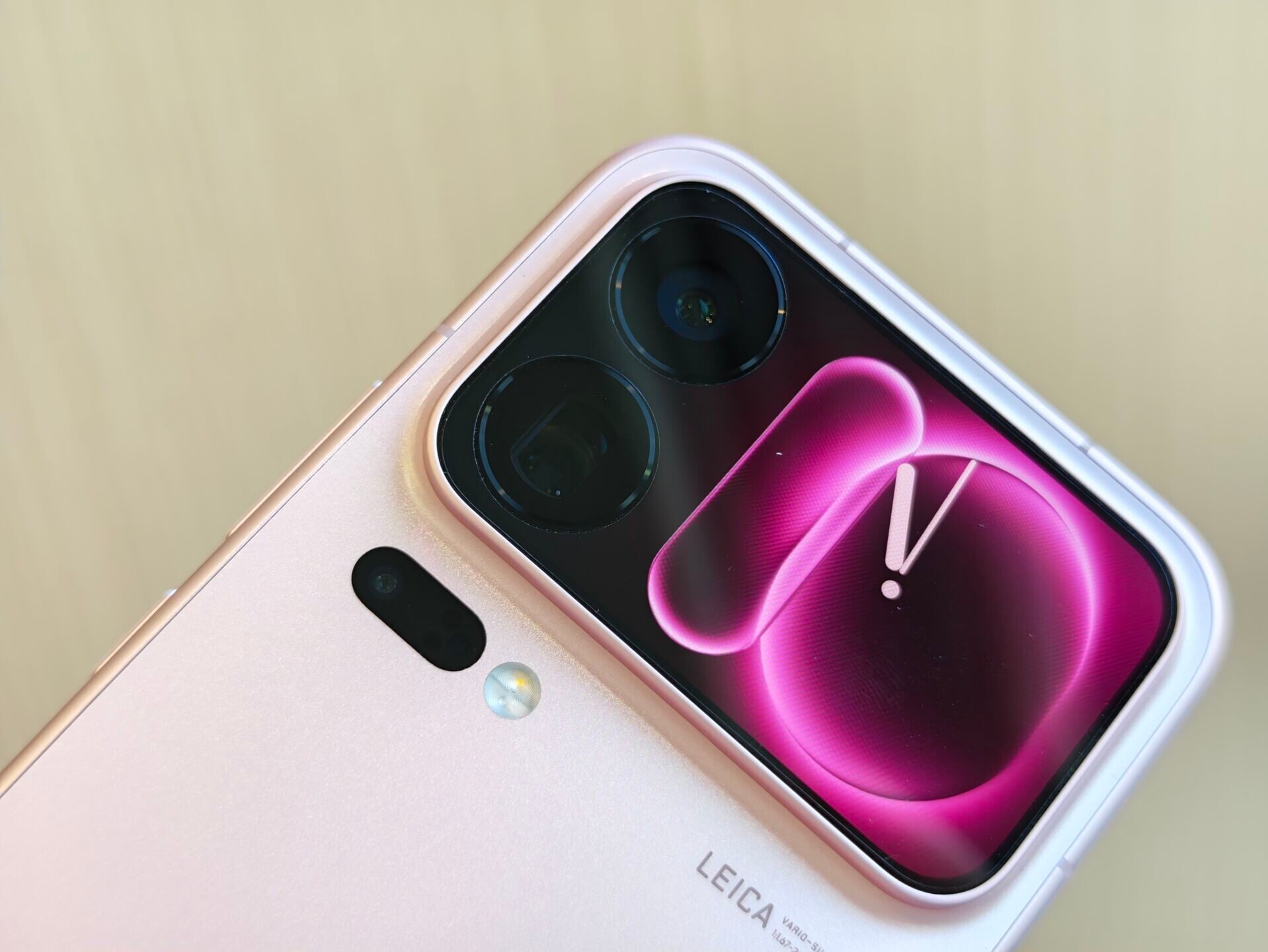 小米Xiaomi 18 Pro背屏功能更加多元化。