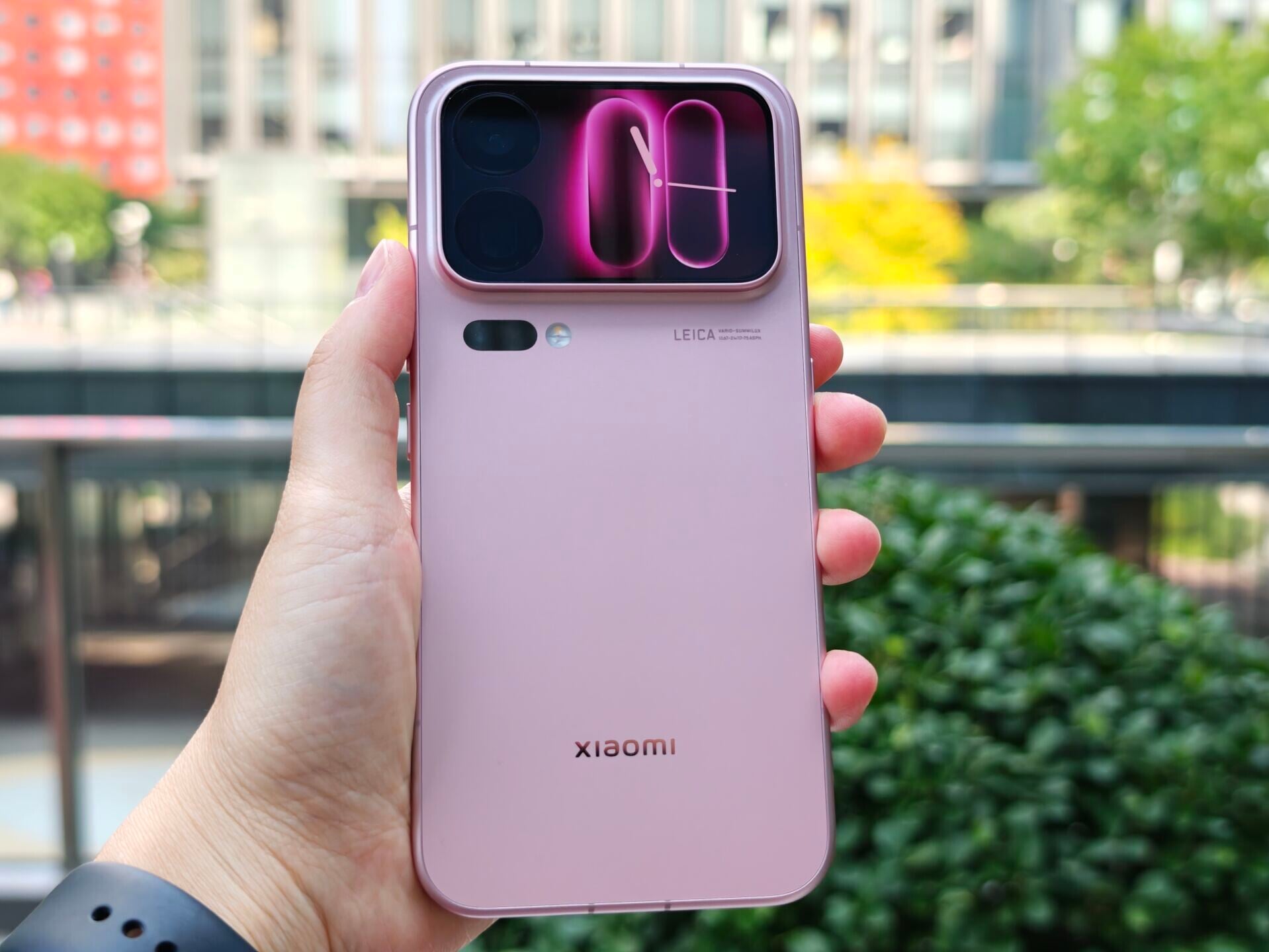 小米Xiaomi 18 Pro Max設計跟上代相似。