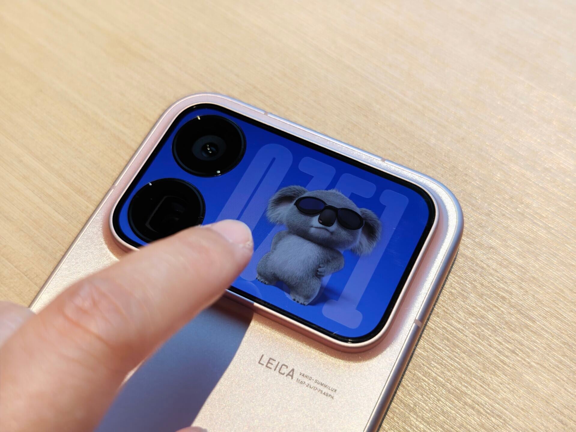 小米Xiaomi 18 Pro的萌寵可作簡單互動。