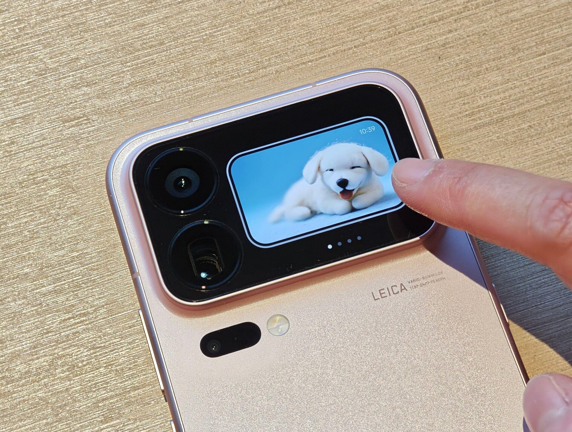 小米Xiaomi 18 Pro可長按切換不同壁紙。
