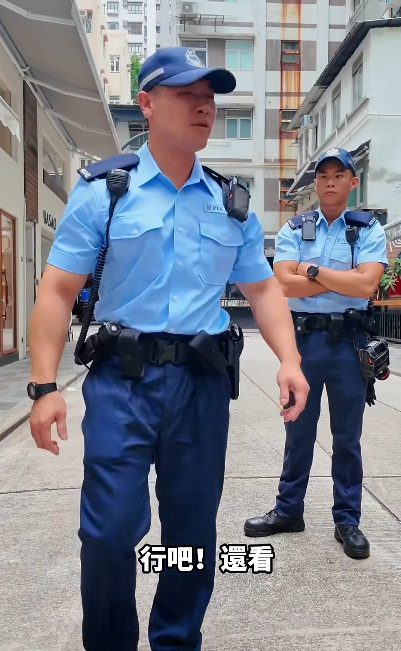 香港警方推出首部自家製作的處境劇《署警劇》,以短劇故事形式及輕鬆、貼近日常的表達手法呈現前線警務人員的真實工作點滴與當中的樂與怒。(影片截圖)
