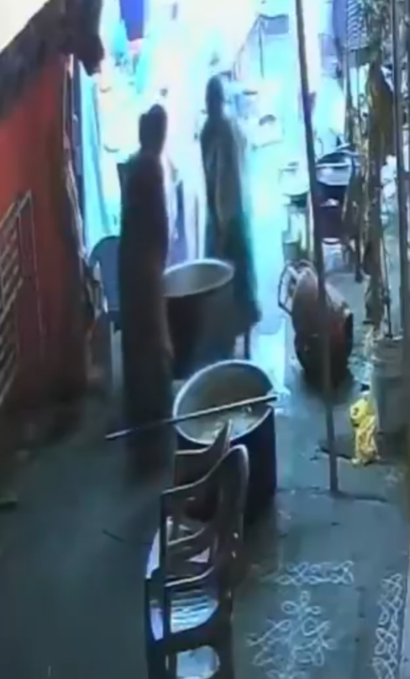 印度婦失足跌落大湯鍋 慘遭滾湯淥死(有片慎入)
