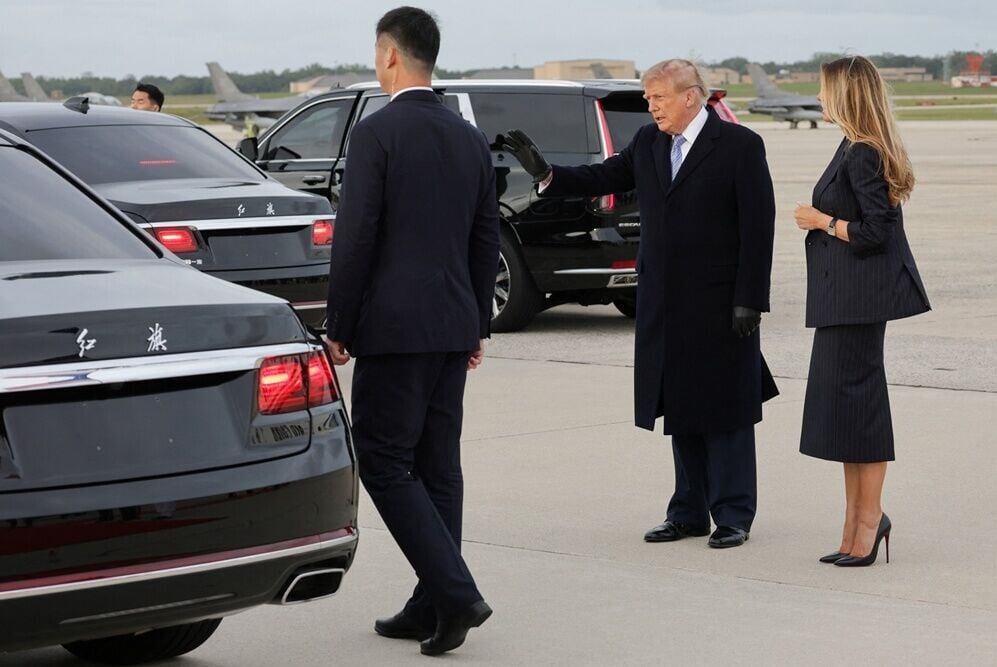 特朗普其後送習近平上專車離開。(Reuters)