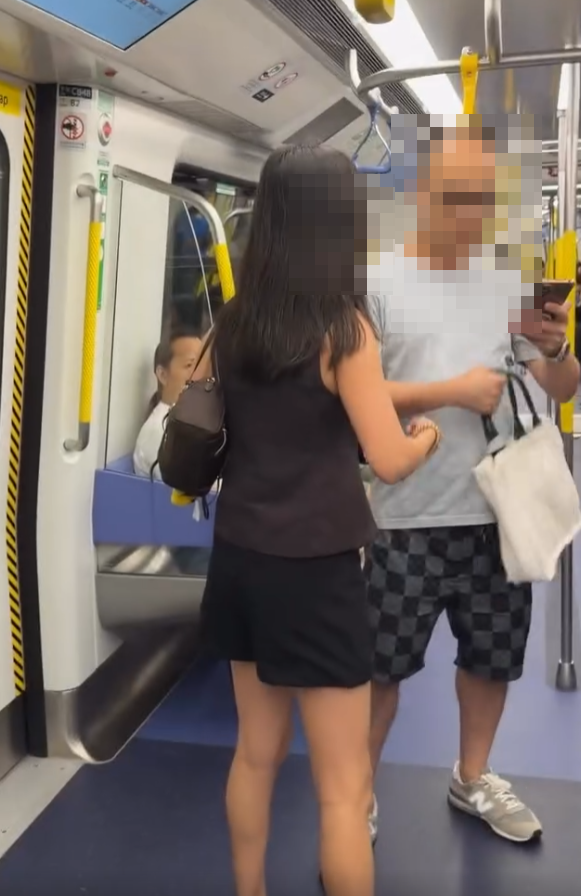 港鐵女乘客指罵一名男乘客涉偷拍,要求對方刪照。男子欲下車逃走,女子上前堵截,港鐵職員及時介入。警方表示人員到場後沒有發現相關相片,案件列作「誤會」,但發現男子為一名通緝人士。(Threads)