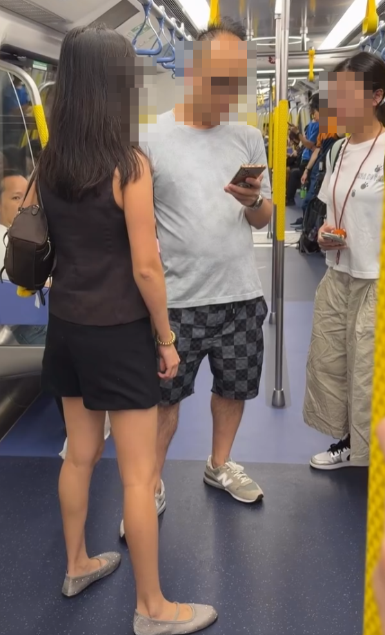 港鐵女乘客指罵一名男乘客涉偷拍,要求對方刪照。男子欲下車逃走,女子上前堵截,港鐵職員及時介入。警方表示人員到場後沒有發現相關相片,案件列作「誤會」,但發現男子為一名通緝人士。(Threads)