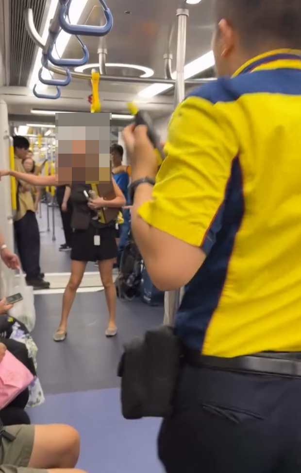 港鐵女乘客指罵一名男乘客涉偷拍,要求對方刪照。男子欲下車逃走,女子上前堵截,港鐵職員及時介入。警方表示人員到場後沒有發現相關相片,案件列作「誤會」,但發現男子為一名通緝人士。(Threads)