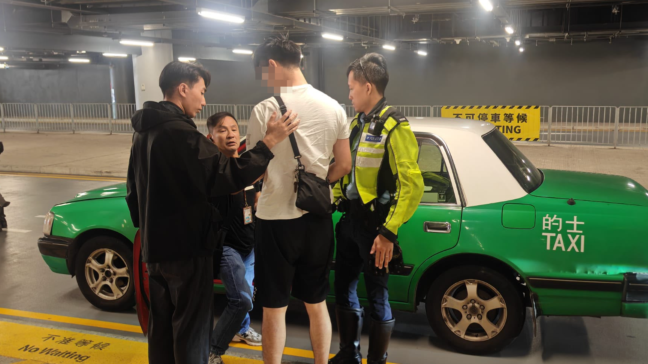 一名經常於社交平台上分享危險駕駛片段的新界的士司機「網紅」於5月1日遭警方派員喬裝旅客「放蛇」，被裁定危險駕駛罪名成立，被判入獄6星期、停牌1年(警方圖片)