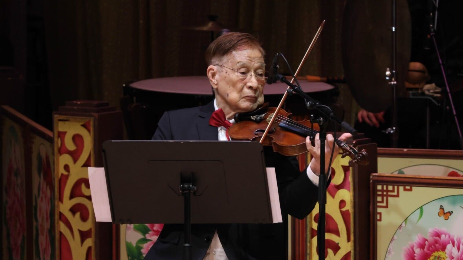 戲曲界音樂大師朱慶祥99歲高齡以小提琴成功舞台演出