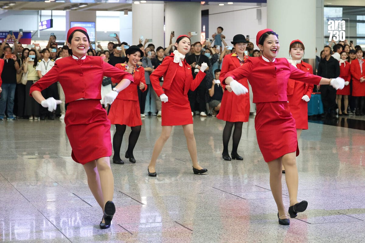 國泰航空喺機場一號客運大樓抵港層舉行舞蹈表演。(周令知攝)