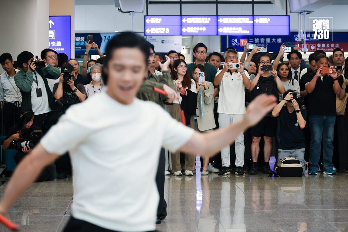 國泰航空喺機場一號客運大樓抵港層舉行舞蹈表演。(周令知攝)