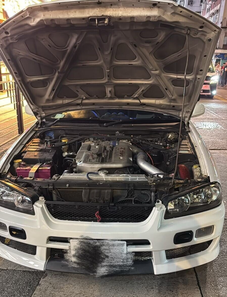 警公眾假期前打擊交通違例,隱形戰車巡邏扣16車涉非法改裝等。(警方圖片)