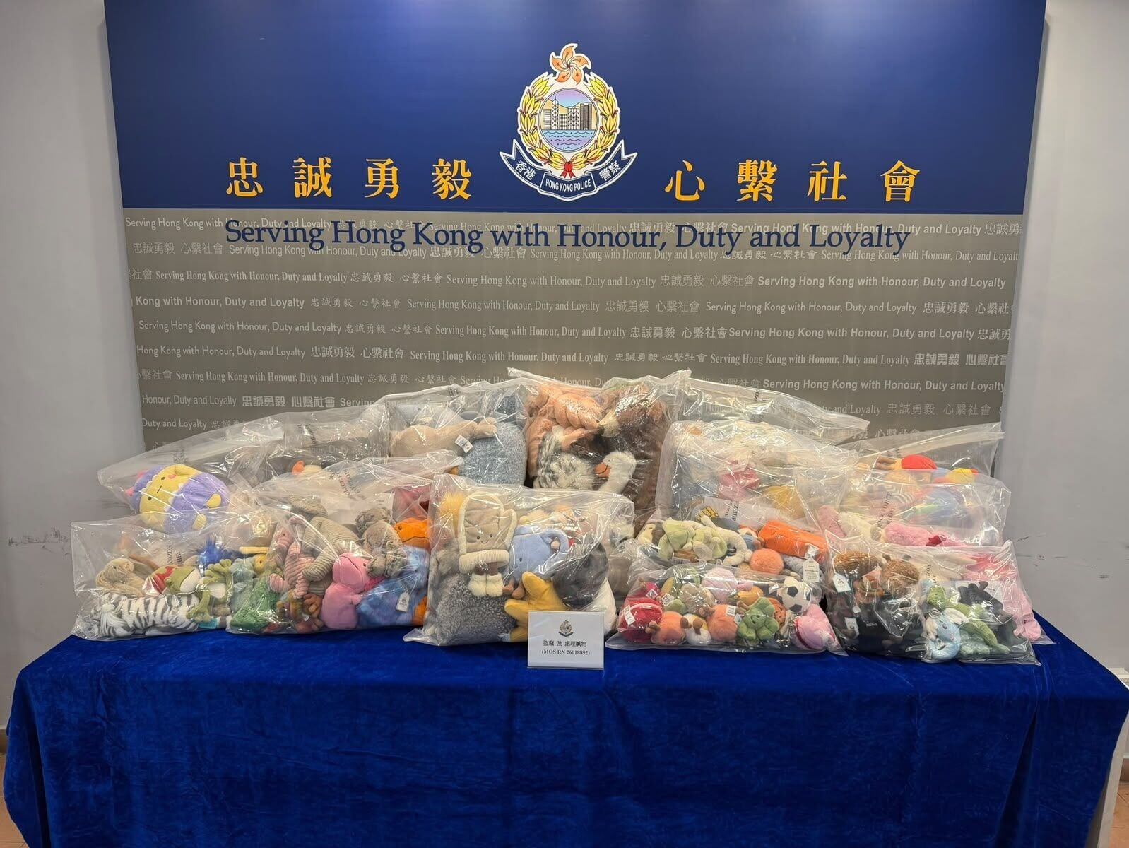 鐵筆撬機偷大圍夾公仔店7萬元公仔,3名男子落網。