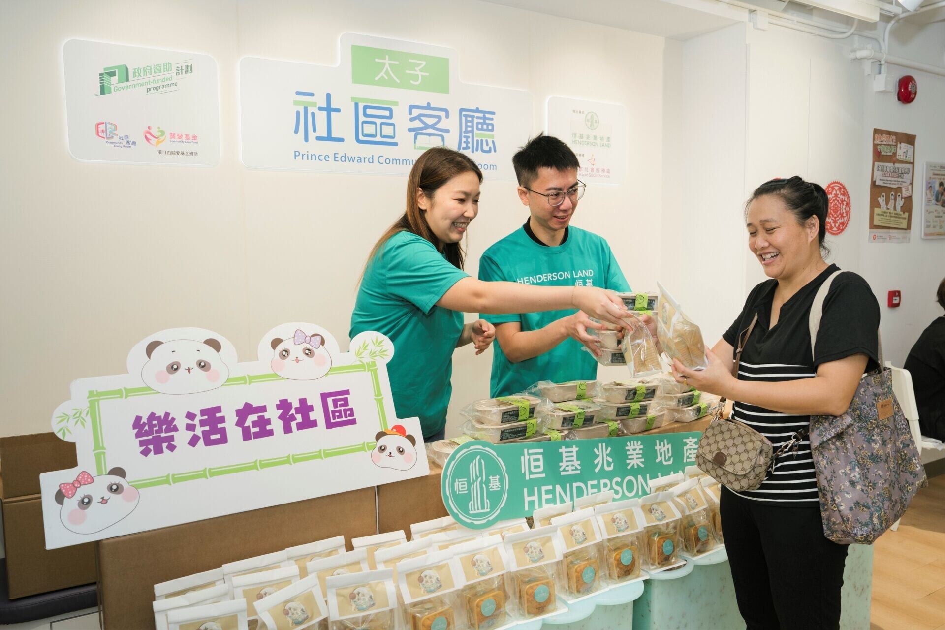 恒地表示,隨着新學年展開,亦適逢中秋佳節,分別提供基層學童學習支援及中秋應節禮品。
