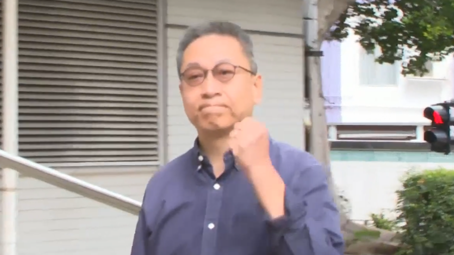 潘焯鴻及妻子朱瑞芳被控1項欺詐罪及4項「洗黑錢」罪，案件於九龍城裁判法院提堂(有線新聞畫面)