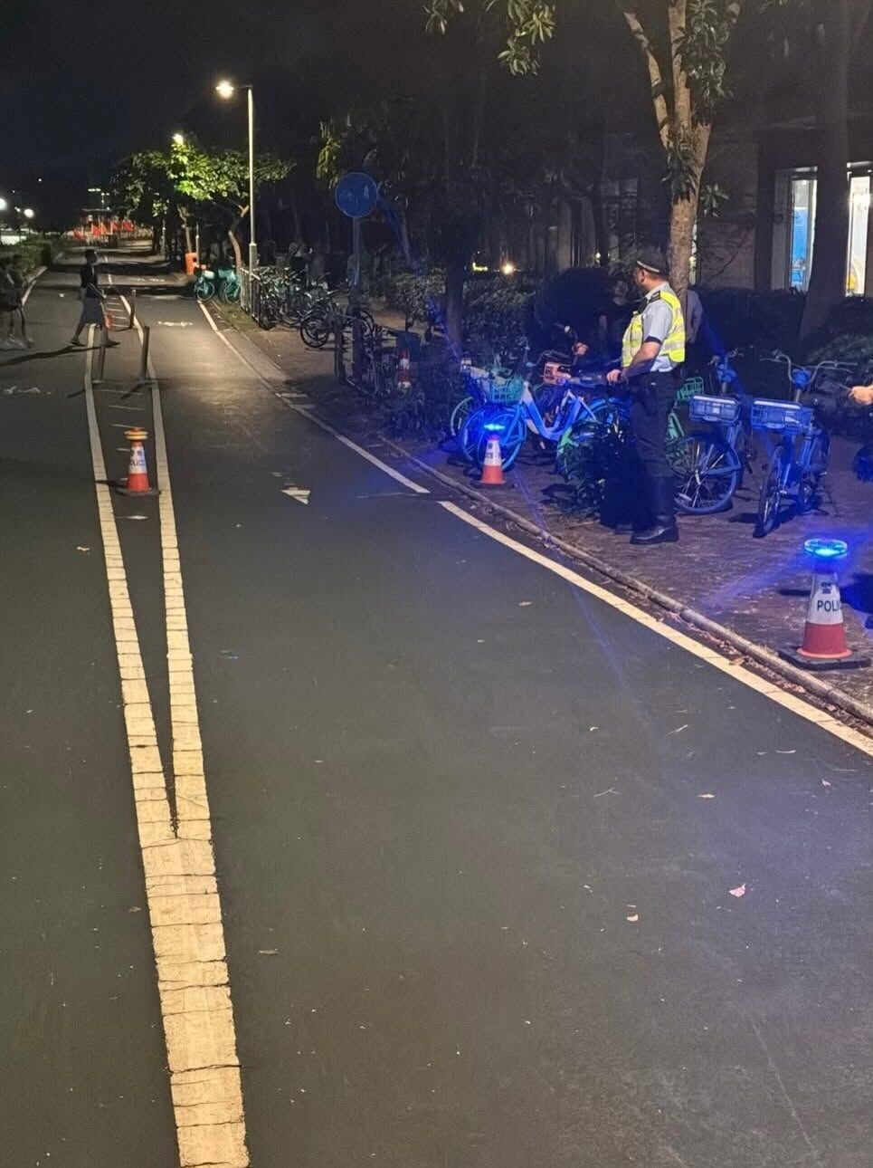 將軍澳警區在帖文展示多部被截的「子彈仔」單車,強調會持續執法,打擊不同類型違法行為,確保道路安全。