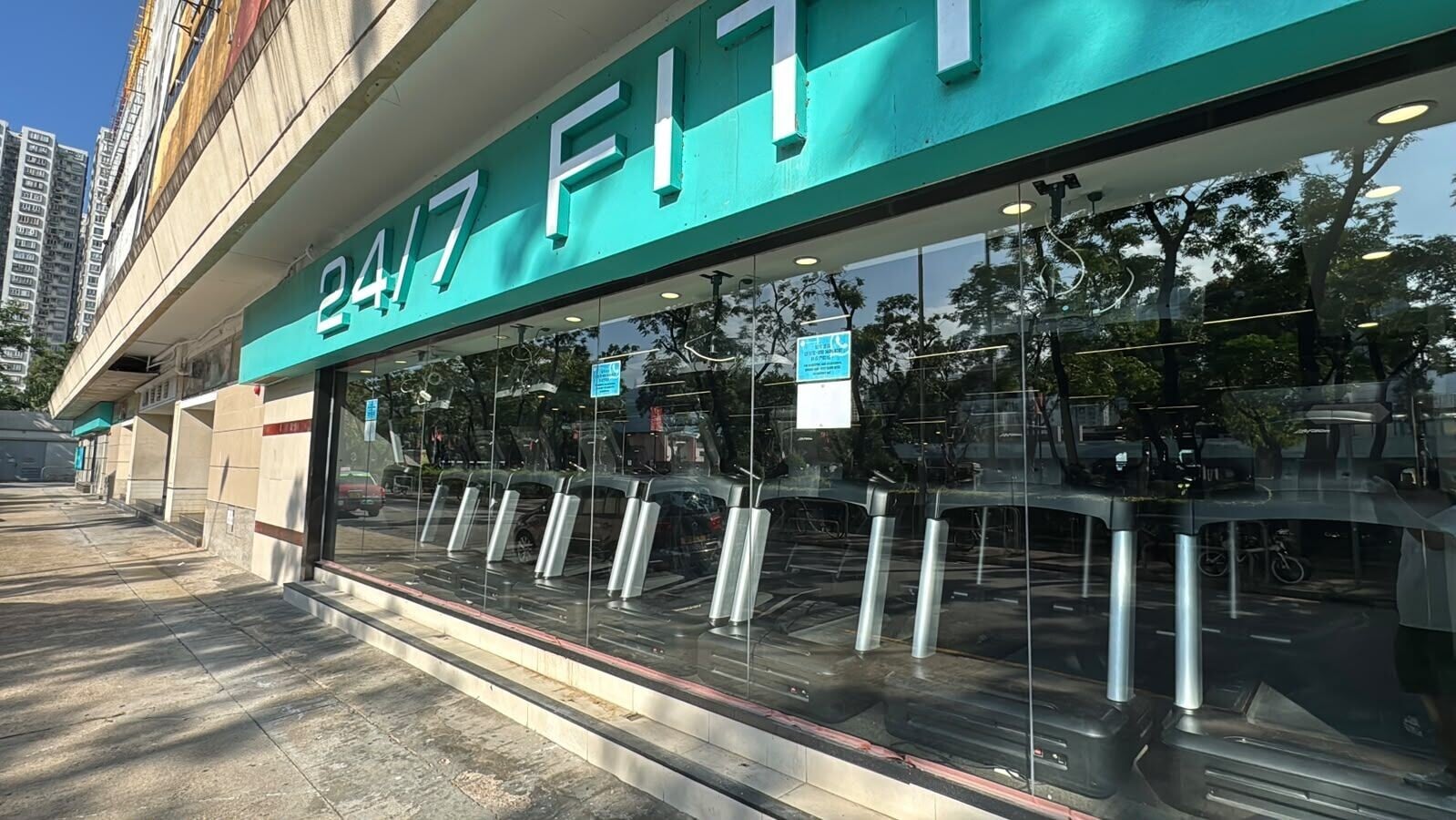 24/7 FITNESS。