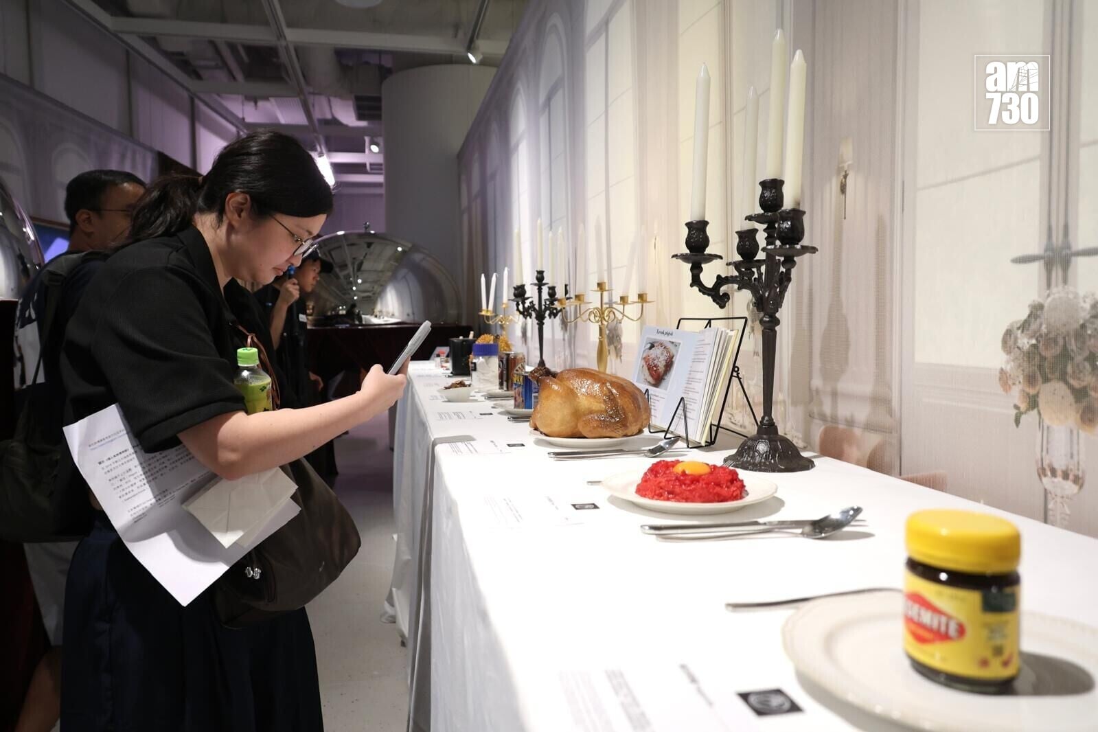 嘔心食物博物館明啟德登場,展示全球嘔心食物,試食重口味美食。(周令知攝)