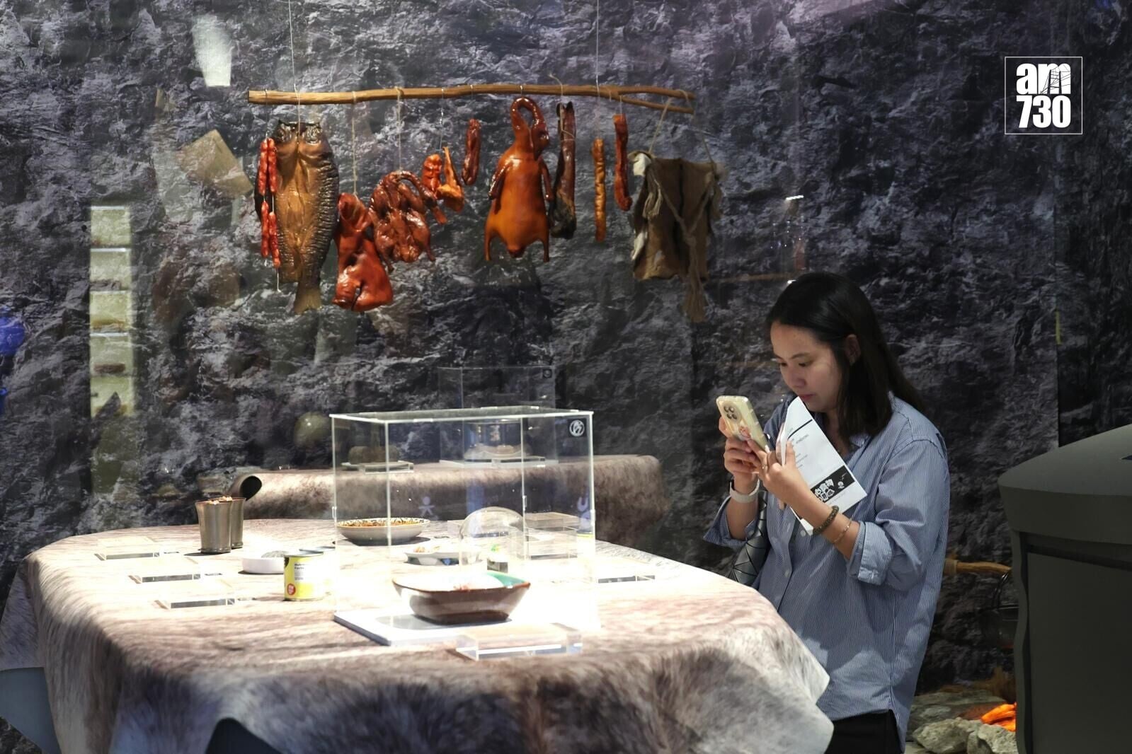 嘔心食物博物館明啟德登場,展示全球嘔心食物,試食重口味美食。(周令知攝)