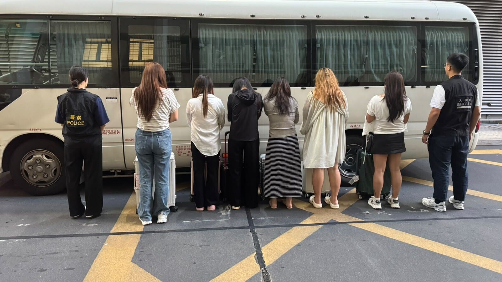 警灣仔酒吧區「放蛇」掃黃　7女子涉「違反逗留條件」等被捕
