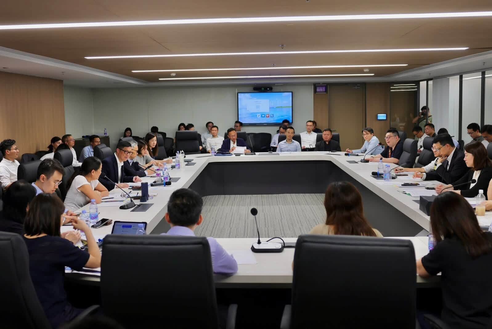 團隊視察後隨即召開跨部門會議。(鄧炳強FB)