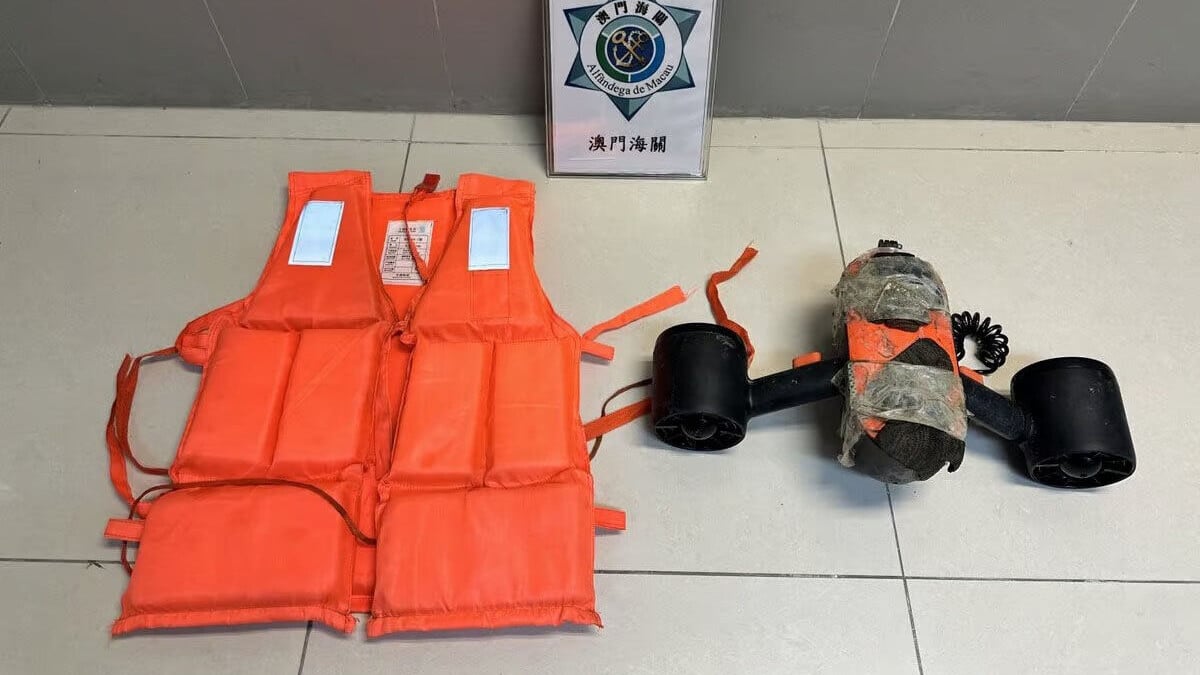 澳門早前曾截獲利用水下推進器偷渡入境的人士，圖非涉及本案的水下推進器。(資料圖片／澳門海關圖片)