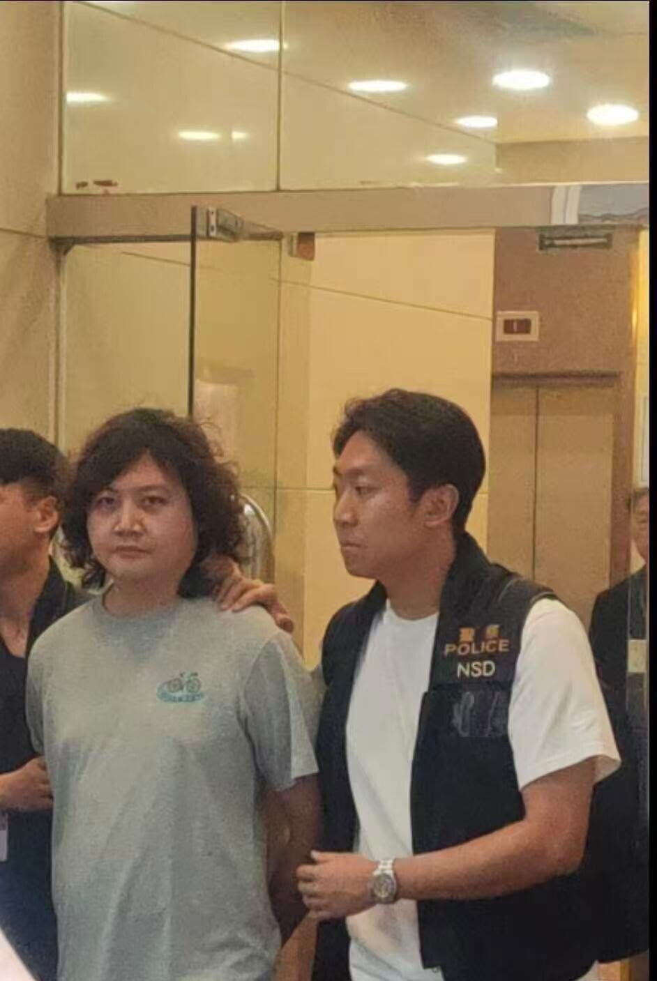 警方國安處拘捕網媒「爆炸頭」創辦人鄧浩榮。