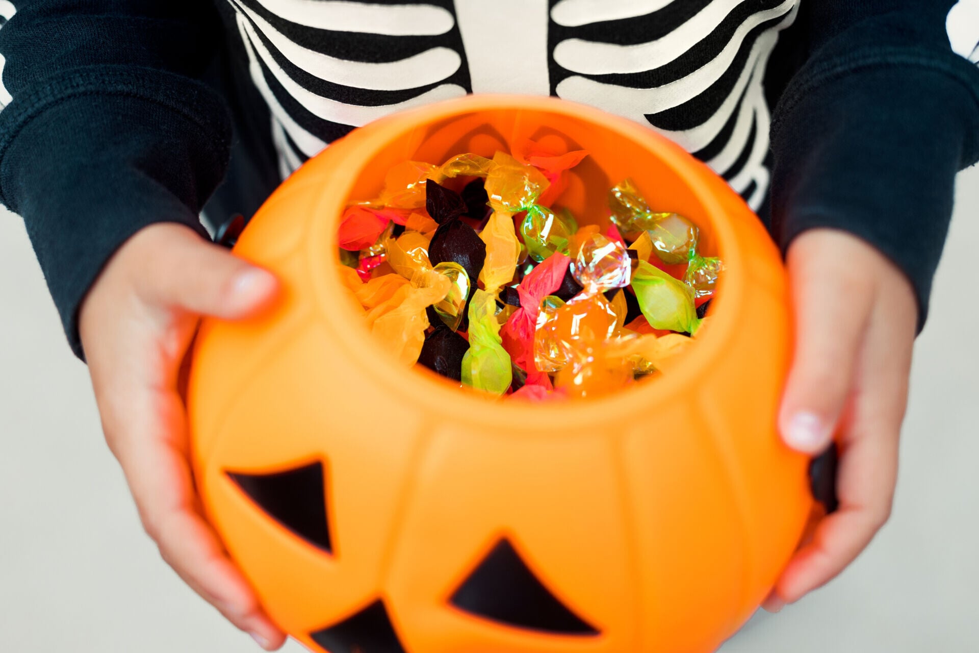 MOKO 化身巨型Trick OR Treat討糖樂園,憑指定消費換領「魔幻糖果籃」,並到參與商戶說出暗號,即可免費領取糖果!(30 31 10限定)