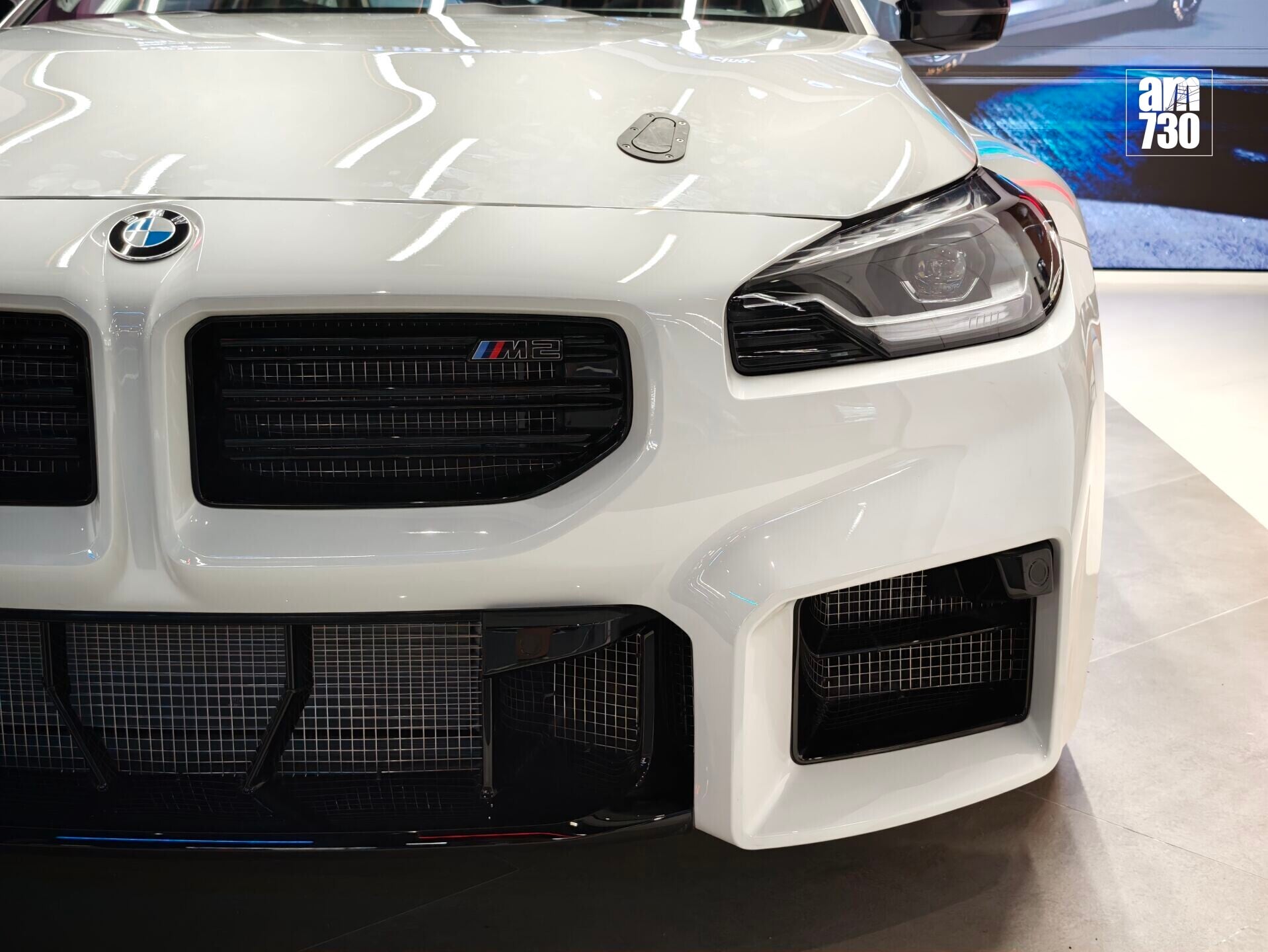 BMW M2 Racing比普通版本大量減輕。