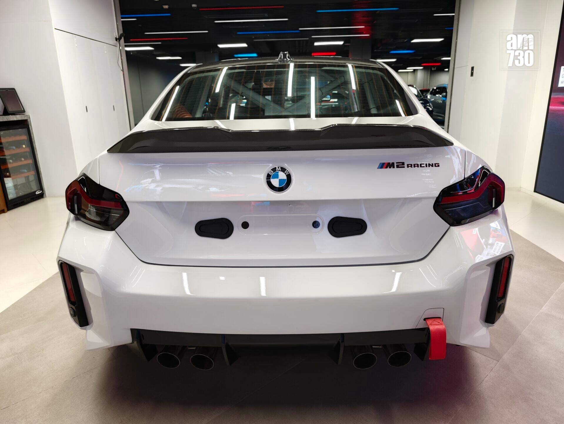 BMW M2 Racing車尾同樣霸氣十足。
