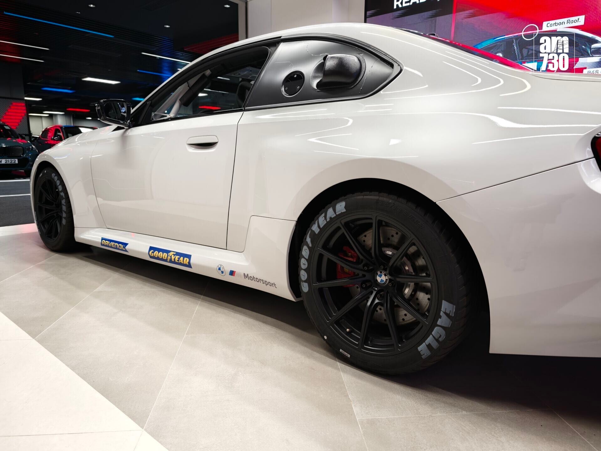 BMW M2 Racing車身肌肉感強烈。