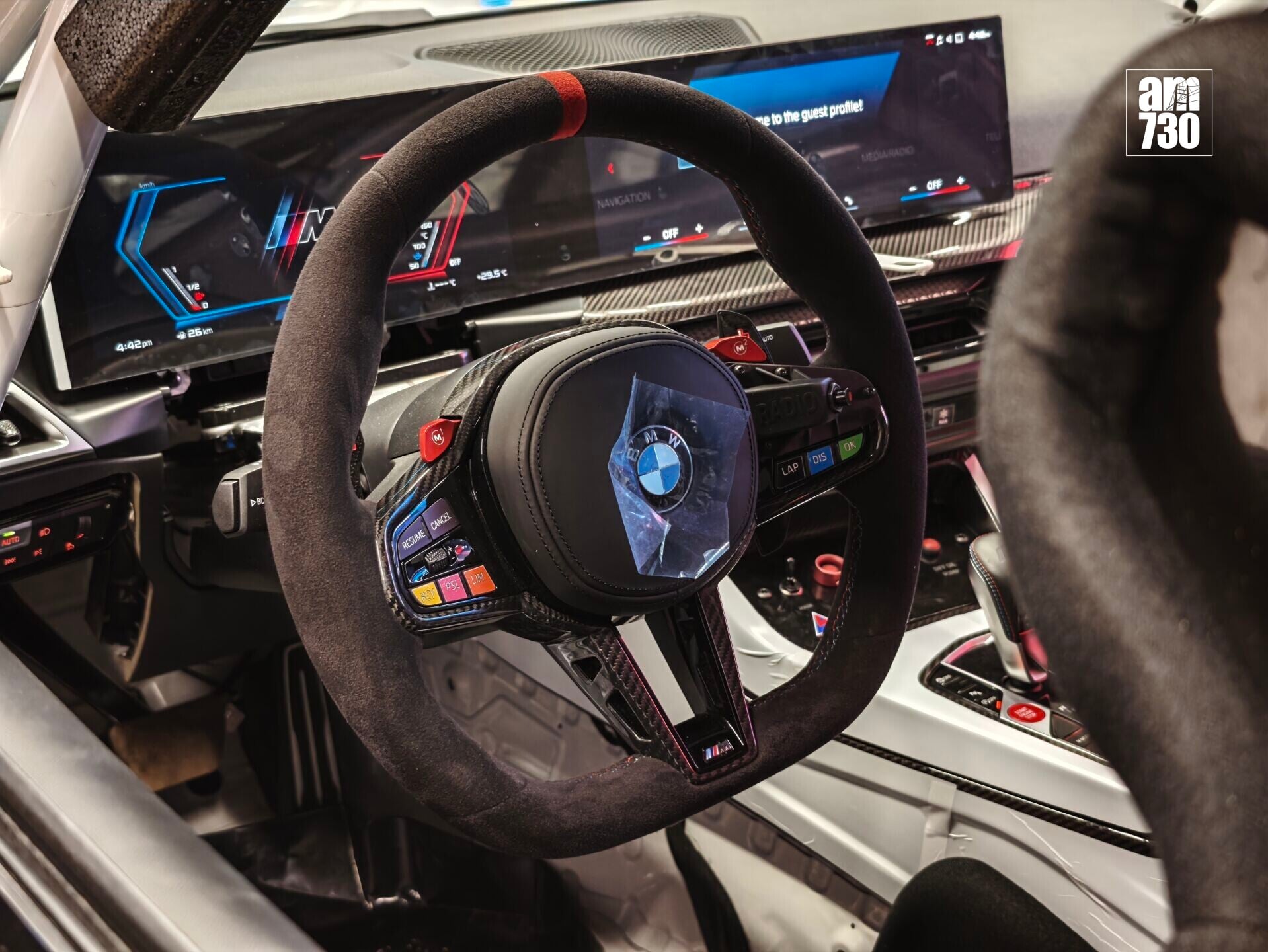 BMW M2 Racing配上賽車版軚盤及桶椅。