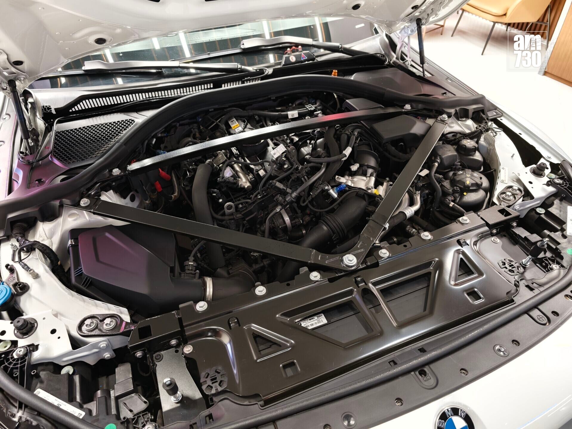 BMW M2 Racing搭載2.0升B48直列四缸M TwinPower Turbo渦輪增壓引擎。